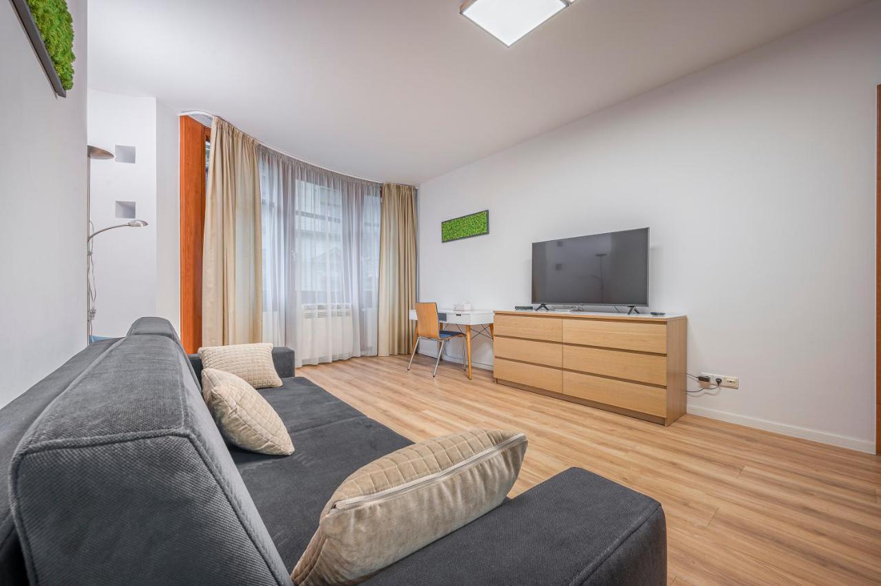 Modern Apartment With Garage Будапеща Екстериор снимка